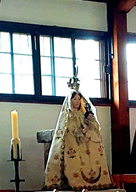 Foto 22 La Virgen de los santos en la capilla