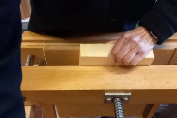 En el ingenio reparando un libro de nuestro uso