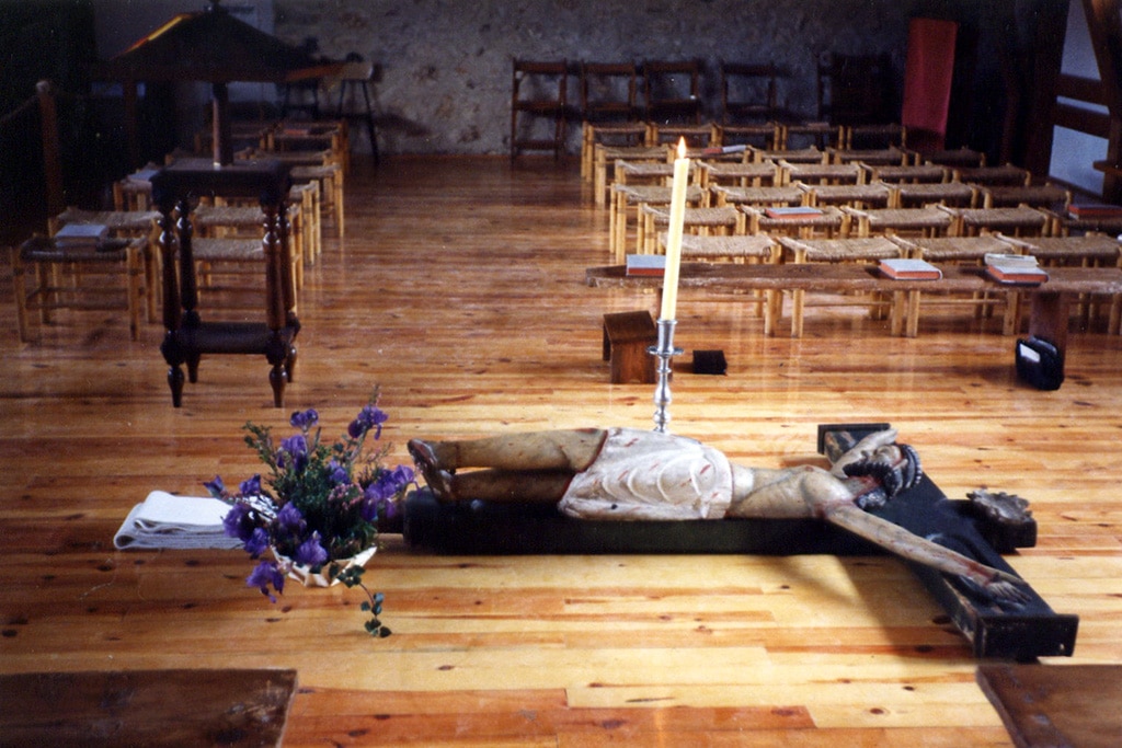Cristo en el suelo de la Capilla antigua